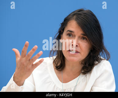 Berlin, Deutschland. 7. Sep 2017. Claudia Langer, Gründerin der Generation manifestieren, auf einer Pressekonferenz, bei der die neu gegründete Environmental pressure group Generation manifestieren, ihr Programm in Berlin, Deutschland, 7. September 2017 vorgestellt. Persönlichkeiten aus Zivilgesellschaft, Wissenschaft, Wirtschaft und Politik die Initiative gegründet, um Politiker von den Gefahren der reckless Gefährdung künftiger Generationen zu erinnern. Foto: Soeren Stache/dpa/Alamy leben Nachrichten Stockfoto