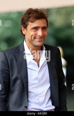 Venedig, Italien. 7. Sep 2017. Adriano Giannini, Schauspieler in dem Film 'Il colore nascosto delle cose" (Regisseur Silvio Soldini) kommt beim 74. Internationalen Filmfestival von Venedig Photo Credit: Ottavia Da Re/Sintesi/Alamy leben Nachrichten Stockfoto