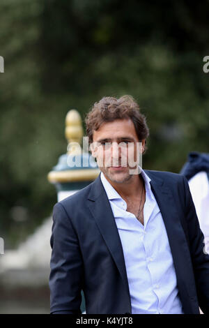 Venedig, Italien. 7. Sep 2017. Adriano Giannini, Schauspieler in dem Film 'Il colore nascosto delle cose" (Regisseur Silvio Soldini) kommt beim 74. Internationalen Filmfestival von Venedig Photo Credit: Ottavia Da Re/Sintesi/Alamy leben Nachrichten Stockfoto