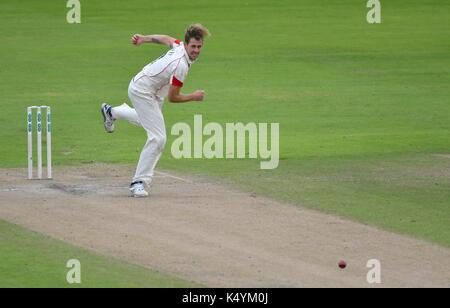 Manchester, Großbritannien. 7. Sep 2017. Tom Bailey (Lancashire) in Aktion in der County Championship Match gegen Essex im Emirates Old Trafford. Quelle: John Fryer/Alamy leben Nachrichten Stockfoto