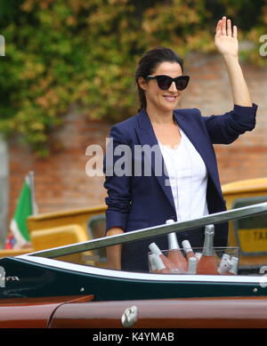 Venedig, Italien. September 2017. Luisa Ranieri ist am 7. September 2017 während des 74. Internationalen Filmfestivals in Venedig auf dem Lido von Venedig zu sehen. Quelle: Andrea Spinelli/Alamy Live News Stockfoto