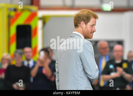 Ballymena, Nordirland. 7. September 2017. Prinz Harry öffnet offiziell die neue NIAS Ambulanz station in Ballymena bei seinem ersten Besuch in Nordirland. Ballymena: UK: 07. Sept. 17 Credit: Mark Winter/Alamy leben Nachrichten Stockfoto