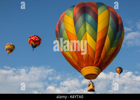 Reno, Nevada, USA. 7. Sep 2017. Luftballons Drift über Reno, Nevada während des Großen Reno Balloon Race Vorschau Tag starten am Donnerstag, den 7. September 2017 im Rancho San Rafael Regional Park in Reno, Nevada. Die dreitägige Veranstaltung tritt offiziell von Morgen, den 8. September 2017. Die große Reno Balloon Race ist der größte Heissluftballon der Welt. Durchschnittlich 120.000 Zuschauer an der Veranstaltung jedes Jahr. Credit: Tracy Barbutes/ZUMA Draht/Alamy leben Nachrichten Stockfoto