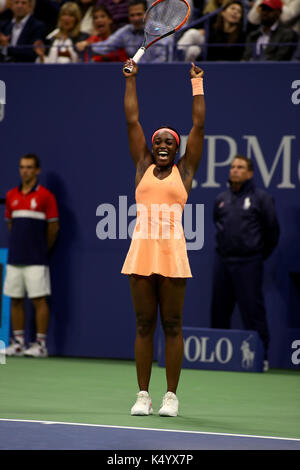 New York, Vereinigte Staaten. 07 Sep, 2017. US Open Tennis: New York, den 7. September, 2017 - Sloane Stephens der Vereinigten Staaten feiert ihr Halbfinale Sieg über fellow American Venus Williams bei den US Open in Flushing Meadows, New York. Quelle: Adam Stoltman/Alamy leben Nachrichten Stockfoto