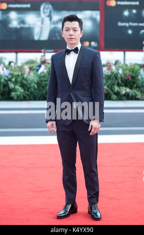 Venedig, Italien. 7. Sep 2017. Schauspieler Wang Yuexin besucht die Premiere des Films 'Engel Weiß tragen" auf dem 74. Filmfestival in Venedig Venedig, Italien, Sept. 7, 2017. Credit: Jin Yu/Xinhua/Alamy leben Nachrichten Stockfoto