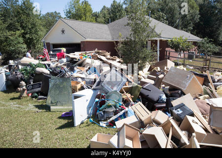 Thousand Oaks, USA. 07 Sep, 2017. Lumberton, Texas USA Sept. 7, 2017: US-Armee Kaplan Aaron Laenger der Rolling Hills von Lumberton beschreibt die Flut, die seine Heimat vor knapp zwei Wochen Innundated als Hurrikan Harvey Texas schlug. Credit: Bob Daemmrich/Alamy leben Nachrichten Stockfoto