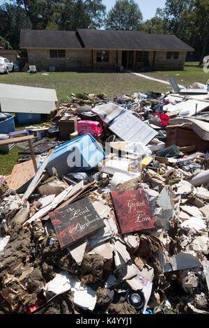 Thousand Oaks, USA. 07 Sep, 2017. Lumberton, Texas USA Sept. 7, 2017: ein Haus in den Hügeln Unterteilung weg Klein Straße in Lumberton nördlich von Beaumont ist aller Haushaltswaren gereinigt, da die Gegend Kämpfe mit Hurrikan Harvey Bereinigung vor knapp zwei Wochen. Credit: Bob Daemmrich/Alamy leben Nachrichten Stockfoto