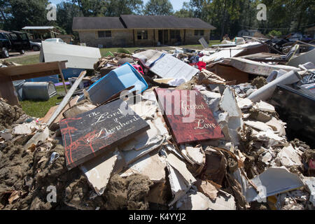 Thousand Oaks, USA. 07 Sep, 2017. Lumberton, Texas USA Sept. 7, 2017: ein Haus in den Hügeln Unterteilung weg Klein Straße in Lumberton nördlich von Beaumont ist aller Haushaltswaren gereinigt, da die Gegend Kämpfe mit Hurrikan Harvey Bereinigung vor knapp zwei Wochen. Credit: Bob Daemmrich/Alamy leben Nachrichten Stockfoto