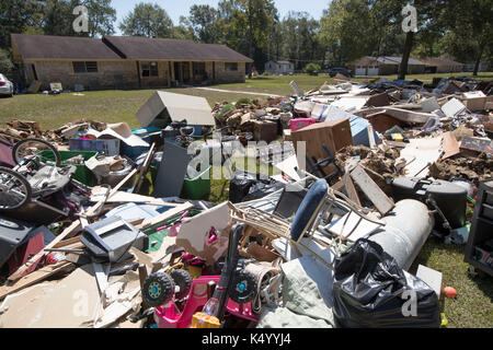 Thousand Oaks, USA. 07 Sep, 2017. Lumberton, Texas USA Sept. 7, 2017: ein Haus in den Hügeln Unterteilung weg Klein Straße in Lumberton nördlich von Beaumont ist aller Haushaltswaren gereinigt, da die Gegend Kämpfe mit Hurrikan Harvey Bereinigung vor knapp zwei Wochen. Credit: Bob Daemmrich/Alamy leben Nachrichten Stockfoto