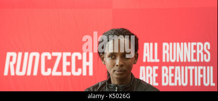 Prag, Tschechische Republik. 08 Sep, 2017. Kenianische athletische runner Violah Jepchumba nimmt an der Pressekonferenz vor dem Birell Prague Grand Prix 2017, in Prag, Tschechische Republik, am 8. September 2017. Quelle: Michal Kamaryt/CTK Photo/Alamy leben Nachrichten Stockfoto