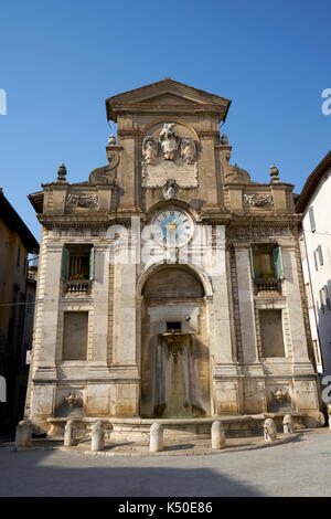 Brunnen der Piazza del Mercato, Spoleto, Umbrien, Italien Stockfoto