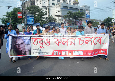 Kolkata, Indien. 07 Sep, 2017. Student Föderation von Indien und der Demokratischen Jugend Föderation von Indien Mitglieder beteiligen sich an einer Demonstration gegen die Ermordung des Journalisten Gouri Lankesh am 7. September zu protestieren, und 2017 in Kalkutta. Credit: Saikat Paul/Pacific Press/Alamy leben Nachrichten Stockfoto