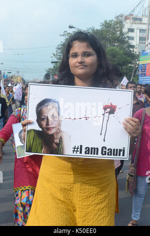 Kolkata, Indien. 07 Sep, 2017. Student Föderation von Indien und der Demokratischen Jugend Föderation von Indien Mitglieder beteiligen sich an einer Demonstration gegen die Ermordung des Journalisten Gouri Lankesh am 7. September zu protestieren, und 2017 in Kalkutta. Credit: Saikat Paul/Pacific Press/Alamy leben Nachrichten Stockfoto