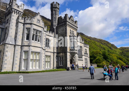 Haupteingang Kylemore Abbey Connemara, County Galway, Republik von Irland Stockfoto