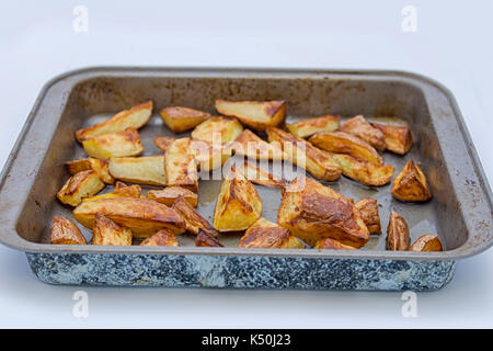 Gebratene Kartoffeln im Ofen Kasserolle Stockfoto