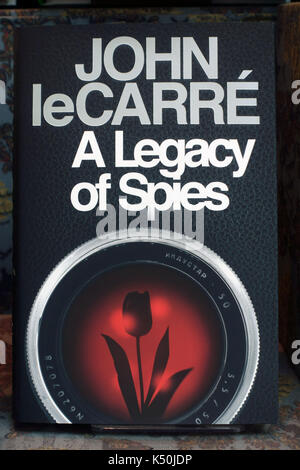 Neue George Smiley Roman "Ein Vermächtnis der Spione" von John Le Carre in Buchhandlung, London Stockfoto