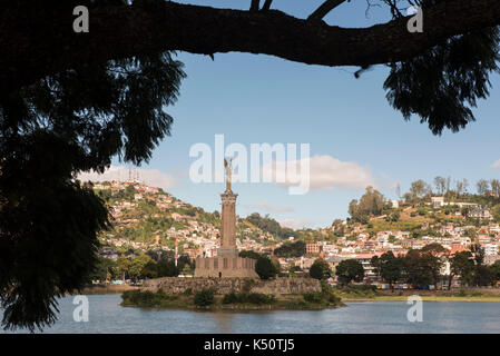 See Anosy mit dem Monument Aux Morts, Französisch Denkmal für die im Ersten Weltkrieg Gefallenen, Antananarivo, Madagaskar Stockfoto