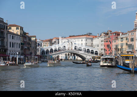 RA Reise in die antike Stadt von Venedig, Romantisches Wochenende im Meer, malerische Gebäude, Kanäle und Wasserwege Stockfoto