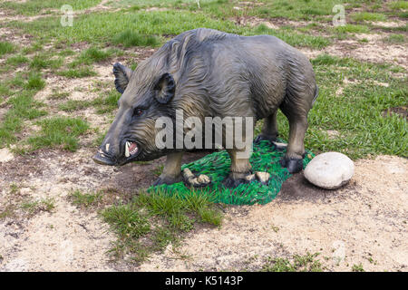 Figur von einem Wildschwein in Park Stockfoto