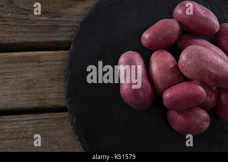 Close-up von Süßkartoffeln in einem Fach Stockfoto