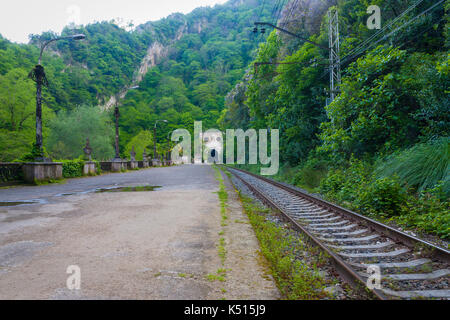 Bahnhof Psyrtskha, neue Afon, Abchasien verlassen Stockfoto