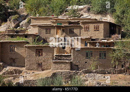 Afghanische traditionelle Schlammhäuser in einem kleinen Dorf in Afghanistan Stockfoto