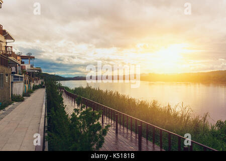 Sonnenuntergang am Mekong Chiang khan Loei, Thailand reisen. Stockfoto