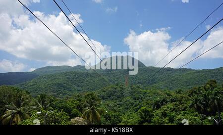 Atemberaubende Fahrt mit der Seilbahn auf pica Isabel de Torres in Puerto Plata Stockfoto