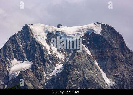 AROLLA, SCHWEIZ - Mount Collon 3637 m (11,932 ft), ein Berg in den Walliser Alpen, im Kanton Wallis. Stockfoto