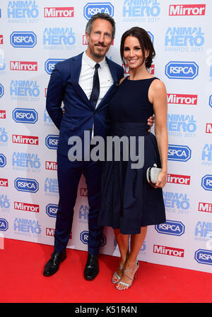 Nick Feeney und Andrea McLean Teilnahme an der tierischen Helden Awards am Grosvenor House Hotel, London statt. Stockfoto