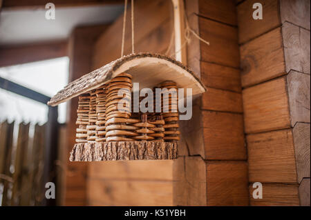 Little Bird House. Holz- Bird Feeder hängen Stockfoto