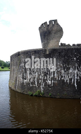 Den schiefen Südost Turm. Caerphilly Castle. Stockfoto