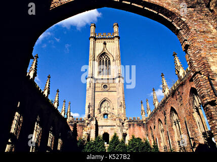 St Lukes, die zerbombte Kirche, Liverpool City Centre. Erbaut zwischen 1811-1832 von John Foster SNR und Sohn. Entkuttet in 1941 Blitz. Jetzt ein Kriegsdenkmal. Stockfoto