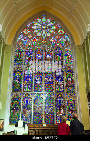 Gotisch-neugebautes Ostfenster, St. Michaels in der gusseisernen Hamlet-Kirche, Liverpool, von Shrigley und Hunt. Architekt Thomas Rickman. Klasse 1 aufgeführt. Stockfoto