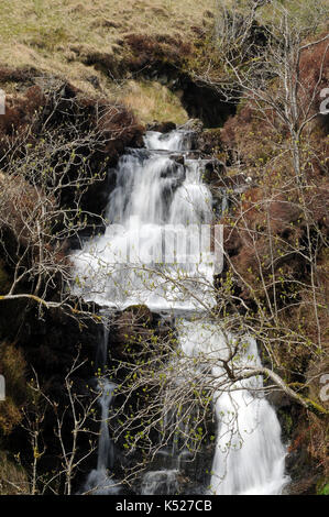 Kaskaden auf Nant Y Llyn zwischen den beiden wichtigsten Wasserfälle. Stockfoto