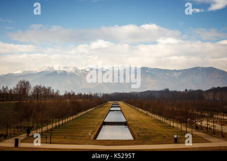 Panoramablick von Venaria Reale Gärten und den Alpen, Turin, Italien Stockfoto