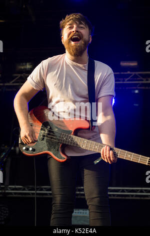 Thornhill, Schottland, Großbritannien - 2 September, 2017: Marc Belastung der Schottischen indie Band Fatherson während der 2. Tag des elektrischen Feldern Festival. Stockfoto