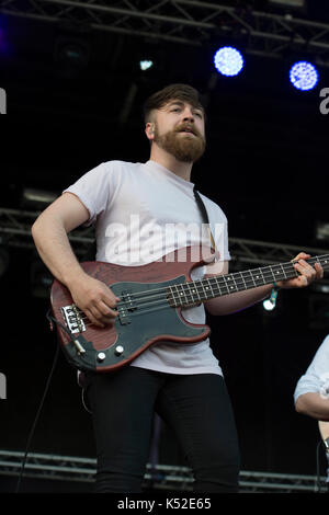 Thornhill, Schottland, Großbritannien - 2 September, 2017: Marc Belastung der Schottischen indie Band Fatherson während der 2. Tag des elektrischen Feldern Festival. Stockfoto