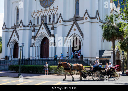 Savannah Georgia, historisches Viertel, Lafayette Square, Kathedrale von St. John the Baptist, Pferdekutsche, USA USA USA USA Amerika North American, GA170 Stockfoto