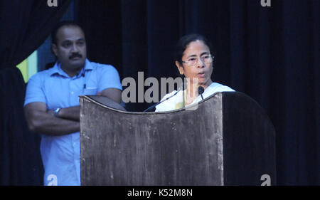 Kolkata, Indien. 07 Sep, 2017. West Bengal Chief Minister Mamata Banerjee zusammen mit anderen staatlichen Minister in einer Sitzung der Regierung von Westbengalen Mitarbeiter Föderation treffen. Credit: Saikat Paul/Pacific Press/Alamy leben Nachrichten Stockfoto