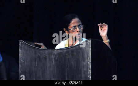 Kolkata, Indien. 07 Sep, 2017. West Bengal Chief Minister Mamata Banerjee zusammen mit anderen staatlichen Minister in einer Sitzung der Regierung von Westbengalen Mitarbeiter Föderation treffen. Credit: Saikat Paul/Pacific Press/Alamy leben Nachrichten Stockfoto