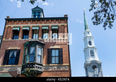 Savannah Georgia, historisches Viertel, Chippewa Square, Foley House Inn, Bed & Breakfast, Spukhaus, außen, unabhängige Presbyterianische Kirche, Kirchturm, USA Stockfoto