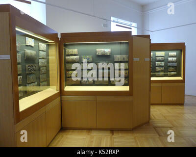 Slowenien Museum der Bienenzucht in Radovljica zeigt einige der Sammlung von bemalten Bienenstock Eingängen. Foto: Tony Gale Stockfoto