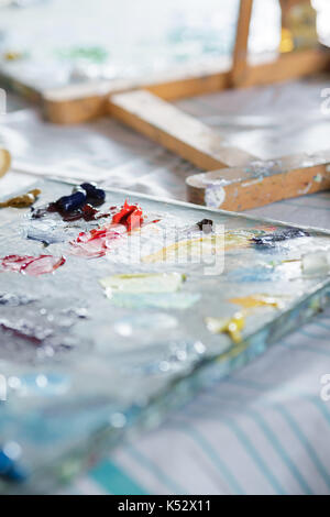 Ölfarben auf Holz- palette Stockfoto