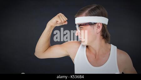 Digital composite von Nerd flexing gegen Marine Schwarzes Brett Stockfoto