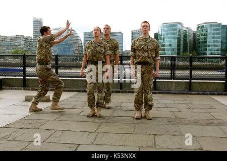 5 Soldaten von Rosie Kay der Körper ist der Frontline... Stockfoto