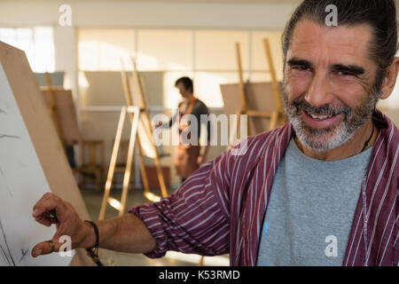 Close up Portrait von glücklichen Menschen in der Kunst der Klasse Stockfoto