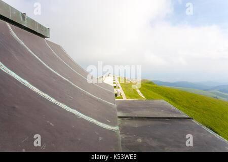 Italienische Wahrzeichen. Ersten Weltkrieg Gedenkstätte von Monte Grappa, Italien. Italienische Alpen Stockfoto