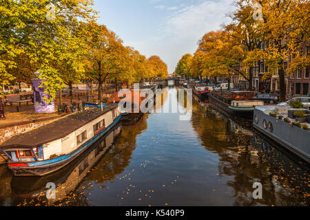 Schönen Grachten in Amsterdam im Herbst, Holland Stockfoto