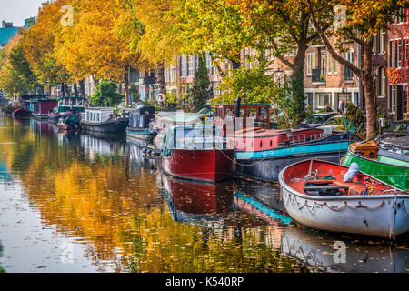 Schönen Grachten in Amsterdam im Herbst, Holland Stockfoto